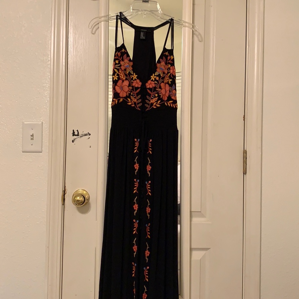 Forever21 Black floral maxi dress✨✨💘 Size M